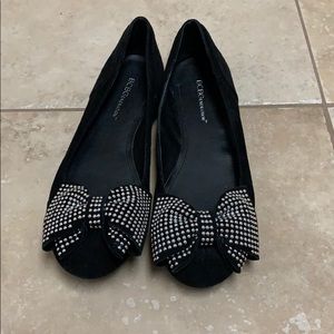 Flats with bow
